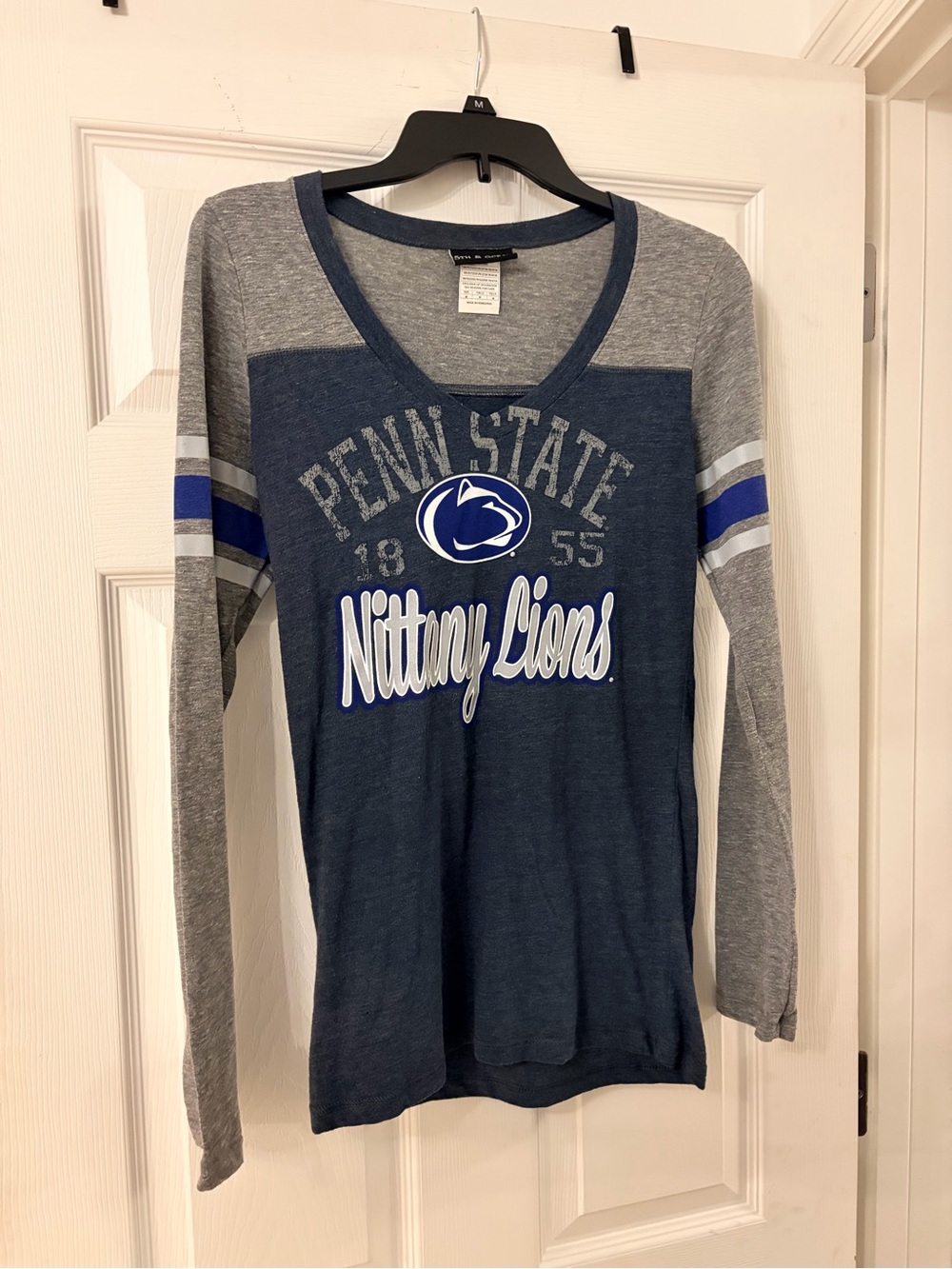 5th & Ocean Navy and Gray Penn State Nittany Lions Long Sleeve V‑Neck Tee